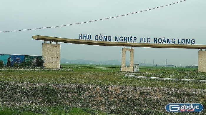Khu công nghiệp FLC Hoàng Long chủ yếu vẫn là bãi đất trống. Ảnh của Xuân Quang. Khu công nghiệp FLC Hoàng Long chủ yếu vẫn là bãi đất trống. Ảnh của Xuân Quang.