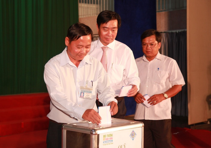 Các đại biểu tham gia chương trình gây quỹ “Chung tay ứng phó với biến đổi khí hậu”