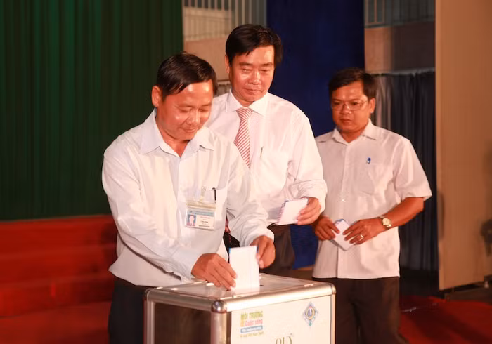 Các đại biểu tham gia chương trình gây quỹ “Chung tay ứng phó với biến đổi khí hậu”