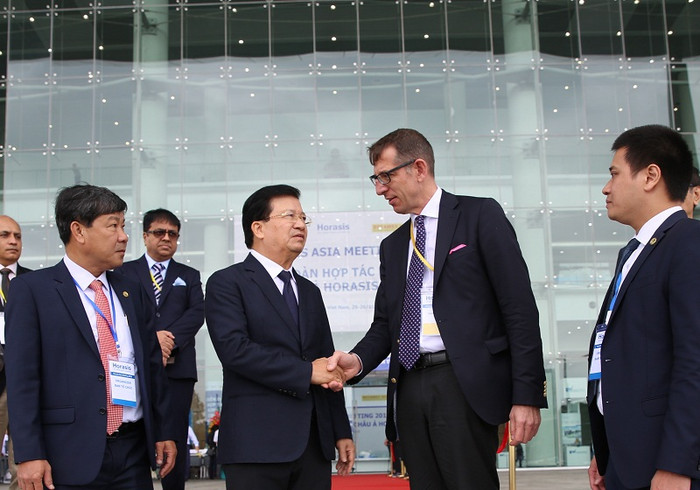 Phó Thủ tướng Trịnh Đình Dũng và Tiến sĩ Frank Jürgen Richter, Chủ tịch Horasis. Ảnh: VGP/Xuân Tuyến. Phó Thủ tướng Trịnh Đình Dũng và Tiến sĩ Frank Jürgen Richter, Chủ tịch Horasis. Ảnh: VGP/Xuân Tuyến.