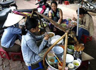 Hoạt động thanh tra, kiểm tra và xử lý vi phạm an toàn thực phẩm có nhiều chuyển biến. Hoạt động thanh tra, kiểm tra và xử lý vi phạm an toàn thực phẩm có nhiều chuyển biến.