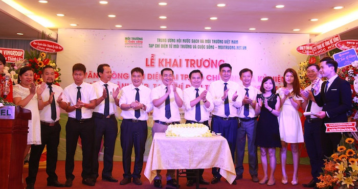 Đội ngũ Ban biên tập, phóng viên, biên tập viên Môi trường và Cuộc sống mừng sinh nhật Tạp chí điện tử Moitruong.net.vn tròn 2 tuổi