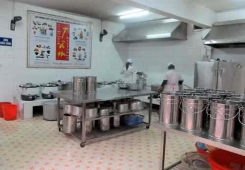 Các vấn đề an toàn thực phẩm được chú trọng tại các bếp ăn thực phẩm.