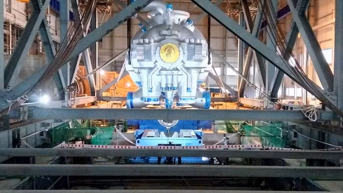 Đến hơn 18h30 cùng ngày tuabin đã được đưa vào vị trí an toàn Đến hơn 18h30 cùng ngày tuabin đã được đưa vào vị trí an toàn