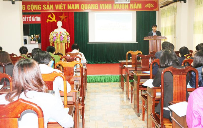 Ngày 27/11/2018, Sở Y tế Hà Tĩnh phối hợp Cục An toàn vệ sinh thực phẩm và Trường Đại học Y Thái Bình tổ chức tập huấn phương pháp lấy mẫu và kiểm nghiệm an toàn thực phẩm. Ngày 27/11/2018, Sở Y tế Hà Tĩnh phối hợp Cục An toàn vệ sinh thực phẩm và Trường Đại học Y Thái Bình tổ chức tập huấn phương pháp lấy mẫu và kiểm nghiệm an toàn thực phẩm.