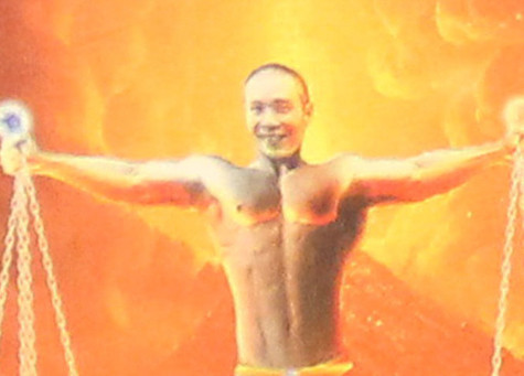 Hình ảnh nam diễn viên hài Công Lý mặc độc chiếc "quần nhỏ", bị cắt ghép khá ẩu trên trang bìa cuốn sách Bộ luật dân sự và văn bản hướng dẫn thi hành 2014. Hình ảnh nam diễn viên hài Công Lý mặc độc chiếc "quần nhỏ", bị cắt ghép khá ẩu trên trang bìa cuốn sách Bộ luật dân sự và văn bản hướng dẫn thi hành 2014.