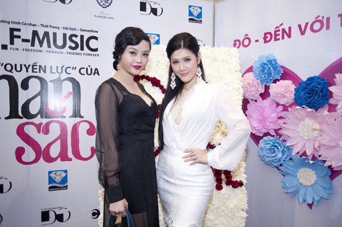 Cả hai là đôi bạn thân ngoài đời. Cả hai là đôi bạn thân ngoài đời.