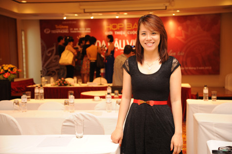 Nhà báo Đinh Bích Ngọc. Nhà báo Đinh Bích Ngọc.