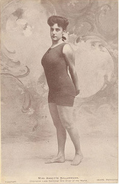 Annette Kellerman đã bị bắt vì bộ đồ bơi bó khít người vì hình ảnh phản cảm Annette Kellerman đã bị bắt vì bộ đồ bơi bó khít người vì hình ảnh phản cảm