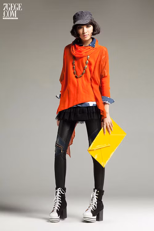 Không nên mặc phong cách layer với nhiều màu sắc trong cùng một trang phục