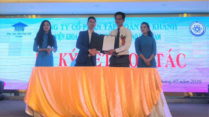 Ra mắt nền tảng giáo dục Edumore (Ảnh: Nhật Minh) Ra mắt nền tảng giáo dục Edumore (Ảnh: Nhật Minh)