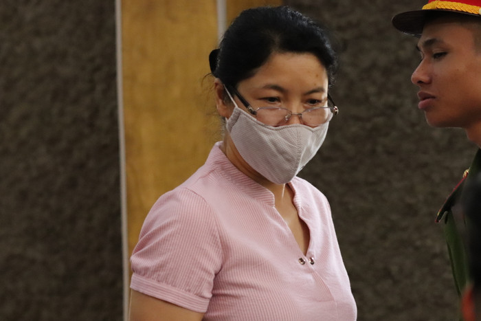 Nguyễn Thanh Nhàn (cựu Phó Trưởng phòng Khảo thí và Quản lý chất lượng giáo dục, Sở Giáo dục và Đào tạo tỉnh Sơn La) nhận mức án 30 tháng tù về tội Lợi dụng chức vụ và quyền hạn trong thi hành công vụ. Ảnh: Vũ Phương. Nguyễn Thanh Nhàn (cựu Phó Trưởng phòng Khảo thí và Quản lý chất lượng giáo dục, Sở Giáo dục và Đào tạo tỉnh Sơn La) nhận mức án 30 tháng tù về tội Lợi dụng chức vụ và quyền hạn trong thi hành công vụ. Ảnh: Vũ Phương.