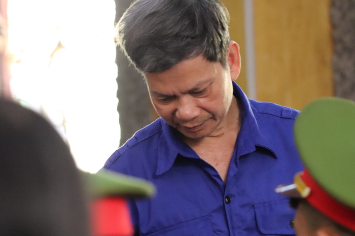 Bị cáo Lò Văn Huynh bị đề nghị mức án từ 23-25 năm tù cho cả 2 tội danh Nhận hối lộ và tội Lợi dụng chức vụ và quyền hạn trong thi hành công vụ. Ảnh: Vũ Phương. Bị cáo Lò Văn Huynh bị đề nghị mức án từ 23-25 năm tù cho cả 2 tội danh Nhận hối lộ và tội Lợi dụng chức vụ và quyền hạn trong thi hành công vụ. Ảnh: Vũ Phương.