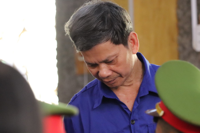 Bị cáo Lò Văn Huynh không có ý kiến về việc nhận 300 triệu đồng của Lò Thị Trường để nâng điểm. Ảnh: Vũ Phương. Bị cáo Lò Văn Huynh không có ý kiến về việc nhận 300 triệu đồng của Lò Thị Trường để nâng điểm. Ảnh: Vũ Phương.