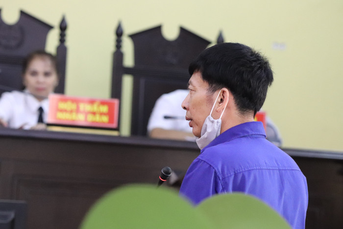 Bị cáo Trần Văn Điện phủ nhận việc đưa tiền cảm ơn Nga. Ảnh: Vũ Phương Bị cáo Trần Văn Điện phủ nhận việc đưa tiền cảm ơn Nga. Ảnh: Vũ Phương