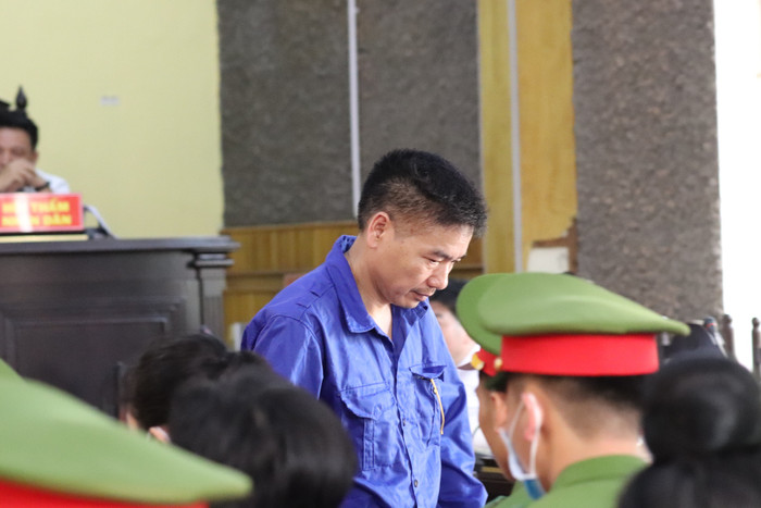 Bị cáo Trần Xuân Yến không đồng ý nội dung cáo trạng truy tố tội Lợi dụng quyền hạn và chức vụ trong thi hành công vụ. Ảnh: Vũ Phương. Bị cáo Trần Xuân Yến không đồng ý nội dung cáo trạng truy tố tội Lợi dụng quyền hạn và chức vụ trong thi hành công vụ. Ảnh: Vũ Phương.