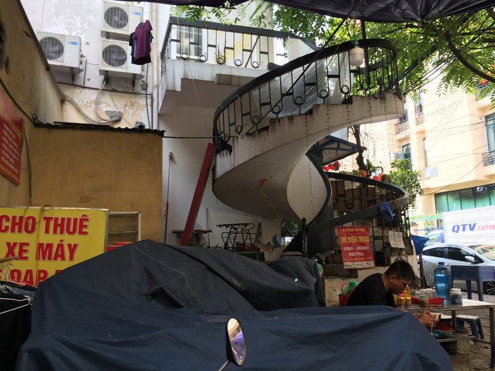 Nhà ăn cho sinh viên, cán bộ, giáo viên nhà trường cũng được chia nhỏ cho thuê. Ảnh: Vũ Phương. Nhà ăn cho sinh viên, cán bộ, giáo viên nhà trường cũng được chia nhỏ cho thuê. Ảnh: Vũ Phương.