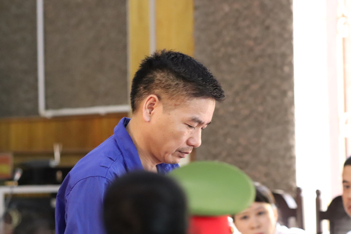 Trần Xuân Yến (cựu Phó Giám đốc Sở Giáo dục và Đào tạo tỉnh Sơn La) bị tuyên phạt 9 năm tù và nộp phạt 50 triệu đồng về tội Lợi dụng chức vụ và quyền hạn trong thi hành công vụ. Ảnh: Vũ Phương. Trần Xuân Yến (cựu Phó Giám đốc Sở Giáo dục và Đào tạo tỉnh Sơn La) bị tuyên phạt 9 năm tù và nộp phạt 50 triệu đồng về tội Lợi dụng chức vụ và quyền hạn trong thi hành công vụ. Ảnh: Vũ Phương.