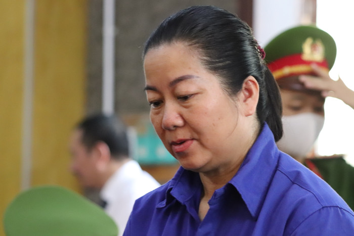 Cầm Thị Bun Sọn (cựu Phó Trưởng phòng Chính trị tư tưởng, Sở Giáo dục và Đào tạo tỉnh Sơn La) bị tuyên phạt 10 năm tù cho cả 2 tội danh Nhận hối lộ và tội Lợi dụng chức vụ và quyền hạn trong thi hành công vụ. Ảnh: Vũ Phương. Cầm Thị Bun Sọn (cựu Phó Trưởng phòng Chính trị tư tưởng, Sở Giáo dục và Đào tạo tỉnh Sơn La) bị tuyên phạt 10 năm tù cho cả 2 tội danh Nhận hối lộ và tội Lợi dụng chức vụ và quyền hạn trong thi hành công vụ. Ảnh: Vũ Phương.