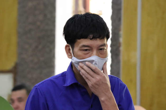 Trần Văn Điện (cán bộ Trường Tiểu học và Trung học Cơ sở Chiềng Cơi, thành phố Sơn La) bị tuyên phạt 9 năm tù và phạt 10 triệu đồng về tội Đưa hối lộ. Ảnh: Vũ Phương. Trần Văn Điện (cán bộ Trường Tiểu học và Trung học Cơ sở Chiềng Cơi, thành phố Sơn La) bị tuyên phạt 9 năm tù và phạt 10 triệu đồng về tội Đưa hối lộ. Ảnh: Vũ Phương.