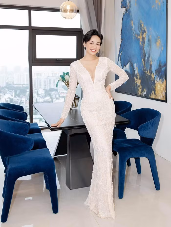 Tham gia một sự kiện trực tuyến gần đây, hoa hậu Ngọc Diễm đã chia sẻ về bộ sưu tập bất động sản nghỉ dưỡng ven biển đáng giá của cô. Ảnh: FBNV Tham gia một sự kiện trực tuyến gần đây, hoa hậu Ngọc Diễm đã chia sẻ về bộ sưu tập bất động sản nghỉ dưỡng ven biển đáng giá của cô. Ảnh: FBNV