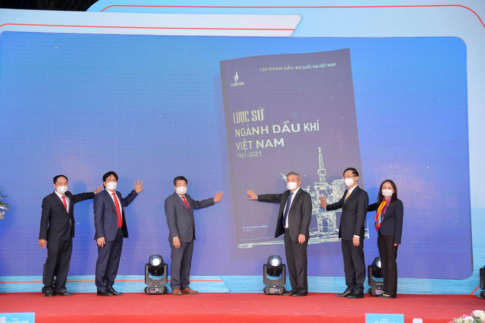 Ra mắt Bộ sách Lược sử Ngành Dầu khí Việt Nam. Ra mắt Bộ sách Lược sử Ngành Dầu khí Việt Nam.