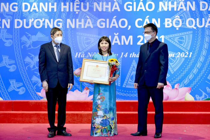 Cô giáo Trương Thị Ngọc Hà vinh dự được nhận bằng khen của Bộ trưởng Bộ Giáo dục và Đào tạo. (Ảnh: Nhân vật cung cấp). Cô giáo Trương Thị Ngọc Hà vinh dự được nhận bằng khen của Bộ trưởng Bộ Giáo dục và Đào tạo. (Ảnh: Nhân vật cung cấp).