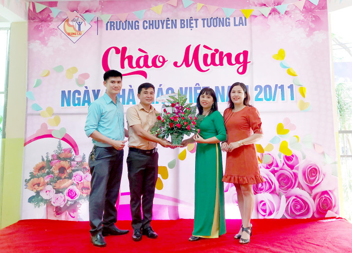 Luôn muốn lan tỏa những điều tốt đẹp, cô Hà tham gia rất nhiều hoạt động ý nghĩa ngoài giờ giảng dạy. (Ảnh: Nhân vật cung cấp). Luôn muốn lan tỏa những điều tốt đẹp, cô Hà tham gia rất nhiều hoạt động ý nghĩa ngoài giờ giảng dạy. (Ảnh: Nhân vật cung cấp).
