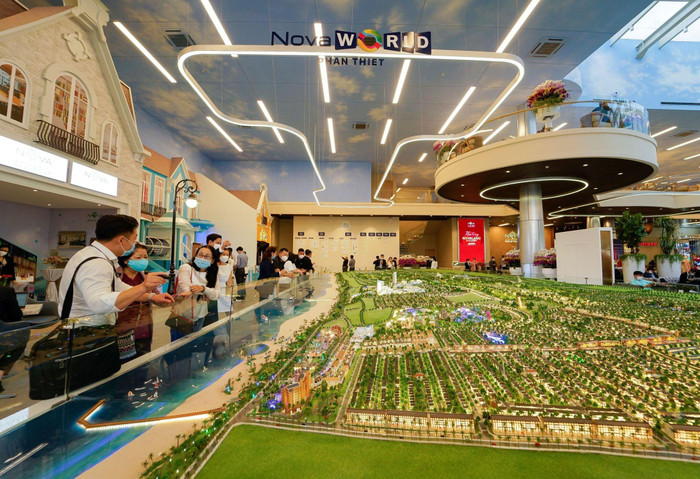 NovaWorld Phan Thiet đang nhận được sự quan tâm từ giới đầu tư nhờ quy mô lớn và được tích hợp đầy đủ các tiện ích du lịch – ẩm thực – giải trí. (Ảnh sa bàn dự án tại Novaland Gallery) NovaWorld Phan Thiet đang nhận được sự quan tâm từ giới đầu tư nhờ quy mô lớn và được tích hợp đầy đủ các tiện ích du lịch – ẩm thực – giải trí. (Ảnh sa bàn dự án tại Novaland Gallery)