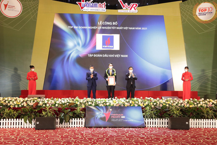 Vinh danh Petrovietnam - doanh nghiệp hàng đầu trong TOP 500 doanh nghiệp lợi nhuận tốt nhất Việt Nam 2021 Vinh danh Petrovietnam - doanh nghiệp hàng đầu trong TOP 500 doanh nghiệp lợi nhuận tốt nhất Việt Nam 2021