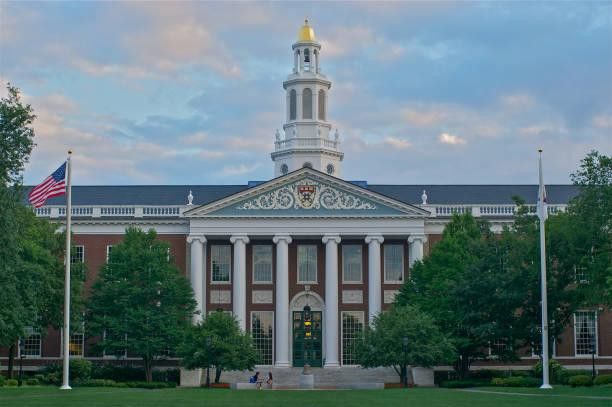 Một góc khuôn viên Trường kinh doanh Harvard. Ảnh: iStock.