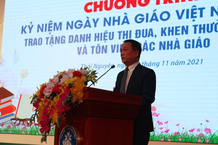 Giáo sư - Tiến sĩ Phạm Hồng Quang, Bí thư Đảng ủy, Giám đốc Đại học Thái Nguyên phát biểu tại buổi lễ Giáo sư - Tiến sĩ Phạm Hồng Quang, Bí thư Đảng ủy, Giám đốc Đại học Thái Nguyên phát biểu tại buổi lễ