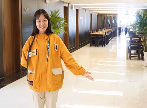 Em Lê Thị Thùy là thủ khoa đầu vào của Trường Đại học Quốc tế Hồng Bàng (ảnh: HIU)