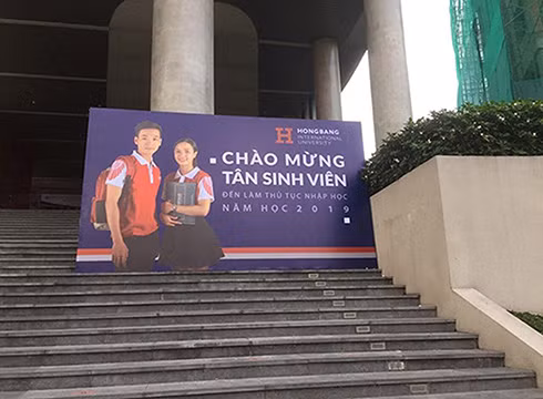 Dành tặng 5 tỷ đồng cho các tân sinh viên Trường HIU làm thủ tục nhập học đợt này (ảnh: B.N)