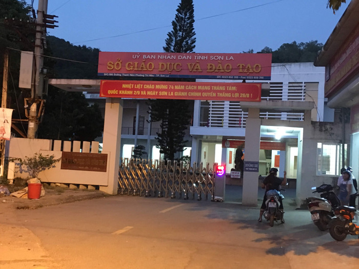 Lãnh đạo Sở Giáo dục và Đào tạo Sơn La khẳng định, ngày 9/10, Sở đã ra quyết định thu hồi danh hiệu Chiến sĩ thi đua cấp cơ sở của ông Nguyễn Quốc Chiến. Ảnh: Vũ Phương.