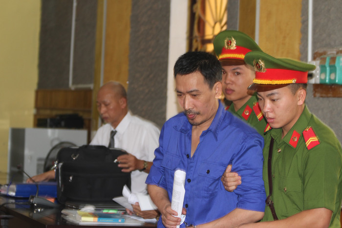 Bị cáo Thủy khai sửa điểm, nâng điểm cho thí sinh vì tình cảm, quan hệ đồng nghiệp, không có mục đích nhận tiền. Ảnh: Vũ Phương. Bị cáo Thủy khai sửa điểm, nâng điểm cho thí sinh vì tình cảm, quan hệ đồng nghiệp, không có mục đích nhận tiền. Ảnh: Vũ Phương.