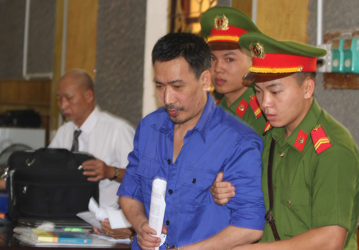 Đặng Hữu Thủy khai sửa điểm vì tình cảm, nhận tiền ngoài mong muốn Đặng Hữu Thủy khai sửa điểm vì tình cảm, nhận tiền ngoài mong muốn