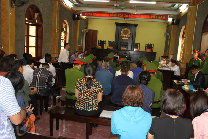 Nhiều nhân chứng, người có quyền và nghĩa vụ liên quan vắng mặt tại phiên tòa xét xử vụ án liên quan đến gian lận thi quốc gia năm 2018. Ảnh: V.P.