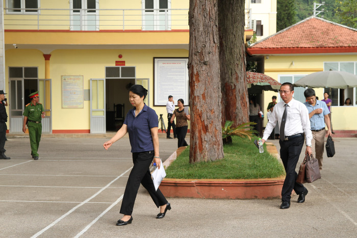 Bị cáo Nguyễn Thanh nhàn đến Tòa. Ảnh: V.P.