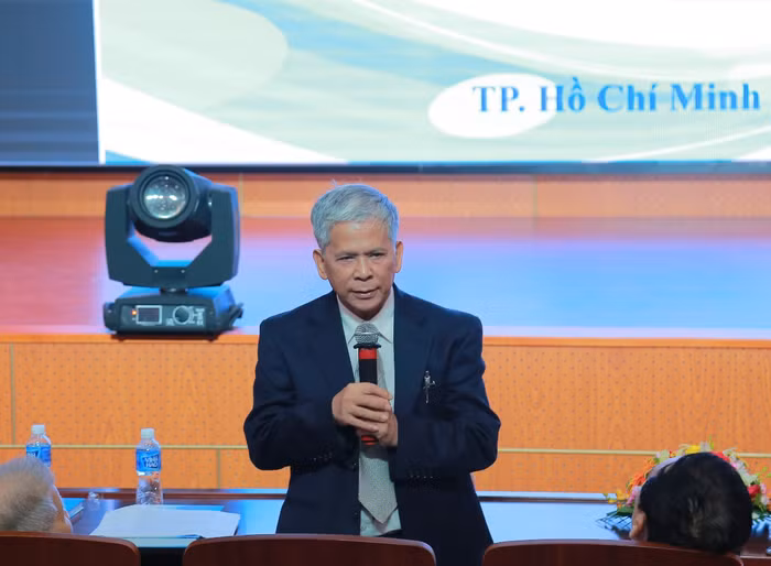 Giáo sư Lê Huy Bá cho rằng, biết nước nhiễm bẩn vẫn cung cấp cho dân là không chấp nhận được. Ảnh: Đại học Công nghệ Thực phẩm.