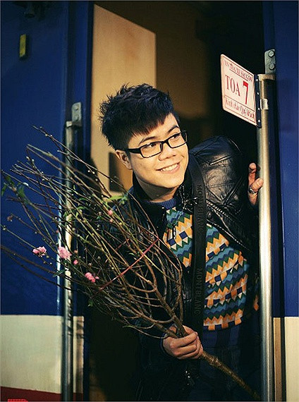 Ca sỹ Đinh Mạnh Ninh. Ca sỹ Đinh Mạnh Ninh.