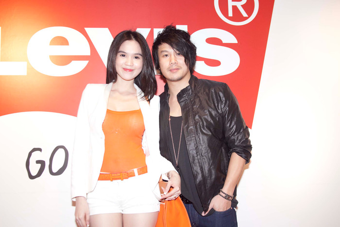 Sau khi đăng quang Hoa hậu người việt hoàn Cầu, cô quyết định dùng hơn 600 triệu làm từ thiện. Sau khi đăng quang Hoa hậu người việt hoàn Cầu, cô quyết định dùng hơn 600 triệu làm từ thiện.