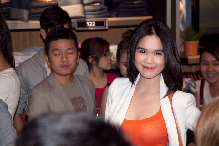 Tham dự sự kiện tối qua, Ngọc Trinh ăn mặc giản dị vẫn thu hút mọi ánh nhìn Tham dự sự kiện tối qua, Ngọc Trinh ăn mặc giản dị vẫn thu hút mọi ánh nhìn