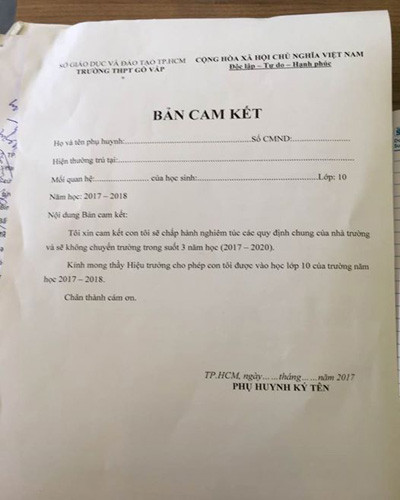 Bản cam kết cho phụ huynh ký không được chuyển trường suốt 3 năm học ở Trường Gò Vấp (ảnh: P.L) Bản cam kết cho phụ huynh ký không được chuyển trường suốt 3 năm học ở Trường Gò Vấp (ảnh: P.L)