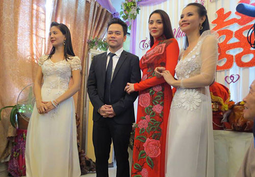 Người mẫu, diễn viên Trang Nhung đã làm lễ ăn hỏi với bạn trai Hoàng Duy. Người mẫu, diễn viên Trang Nhung đã làm lễ ăn hỏi với bạn trai Hoàng Duy.