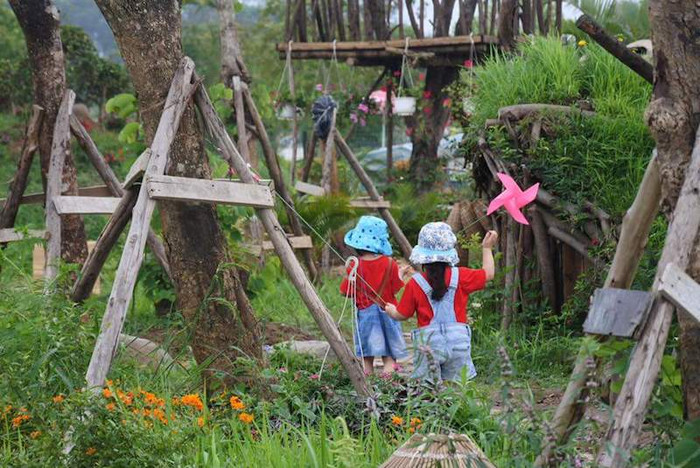 Công viên Mê cung và Hoa hồng, nơi được Nhà hát Kịch Việt Nam và Trà Thanh nhiệt lựa chọn làm điểm biểu diễn đang là điểm đến rất được các gia đình trẻ tại Hà Nội yêu thích và trải nghiệm không gian thiên nhiên, đồng quê giữa lòng thành phố. Công viên Mê cung và Hoa hồng, nơi được Nhà hát Kịch Việt Nam và Trà Thanh nhiệt lựa chọn làm điểm biểu diễn đang là điểm đến rất được các gia đình trẻ tại Hà Nội yêu thích và trải nghiệm không gian thiên nhiên, đồng quê giữa lòng thành phố.