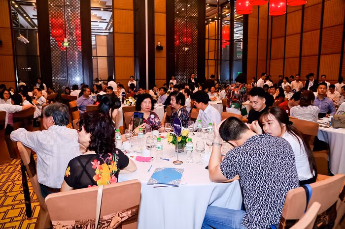 Hàng trăm khách hàng tham gia sự kiện đầu tư shophouse Sun Plaza Grand World ngày 22/4