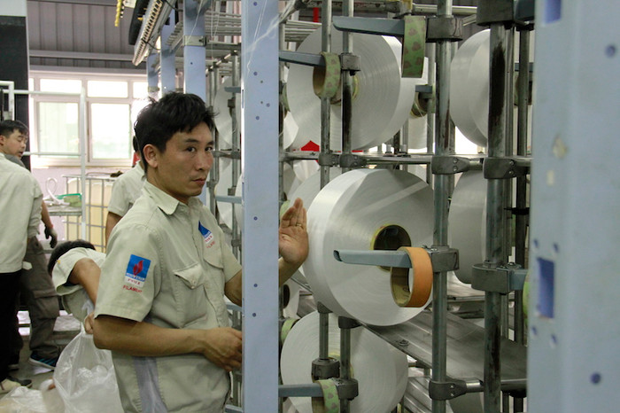 Công nhân vận hành, sản xuất tại Nhà máy Xơ sợi Đình Vũ Công nhân vận hành, sản xuất tại Nhà máy Xơ sợi Đình Vũ