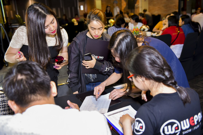 Không khí tham dự chương trình cùng truyền thông Không khí tham dự chương trình cùng truyền thông