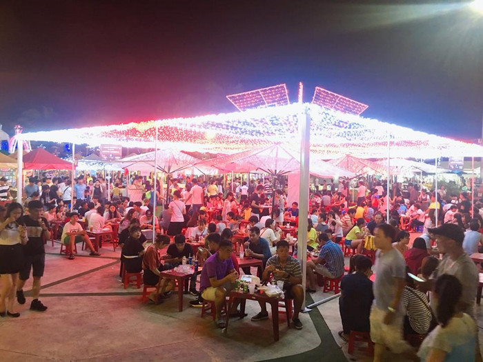 Và trải nghiệm hàng trăm món ăn cay nóng của châu Á. Và trải nghiệm hàng trăm món ăn cay nóng của châu Á.